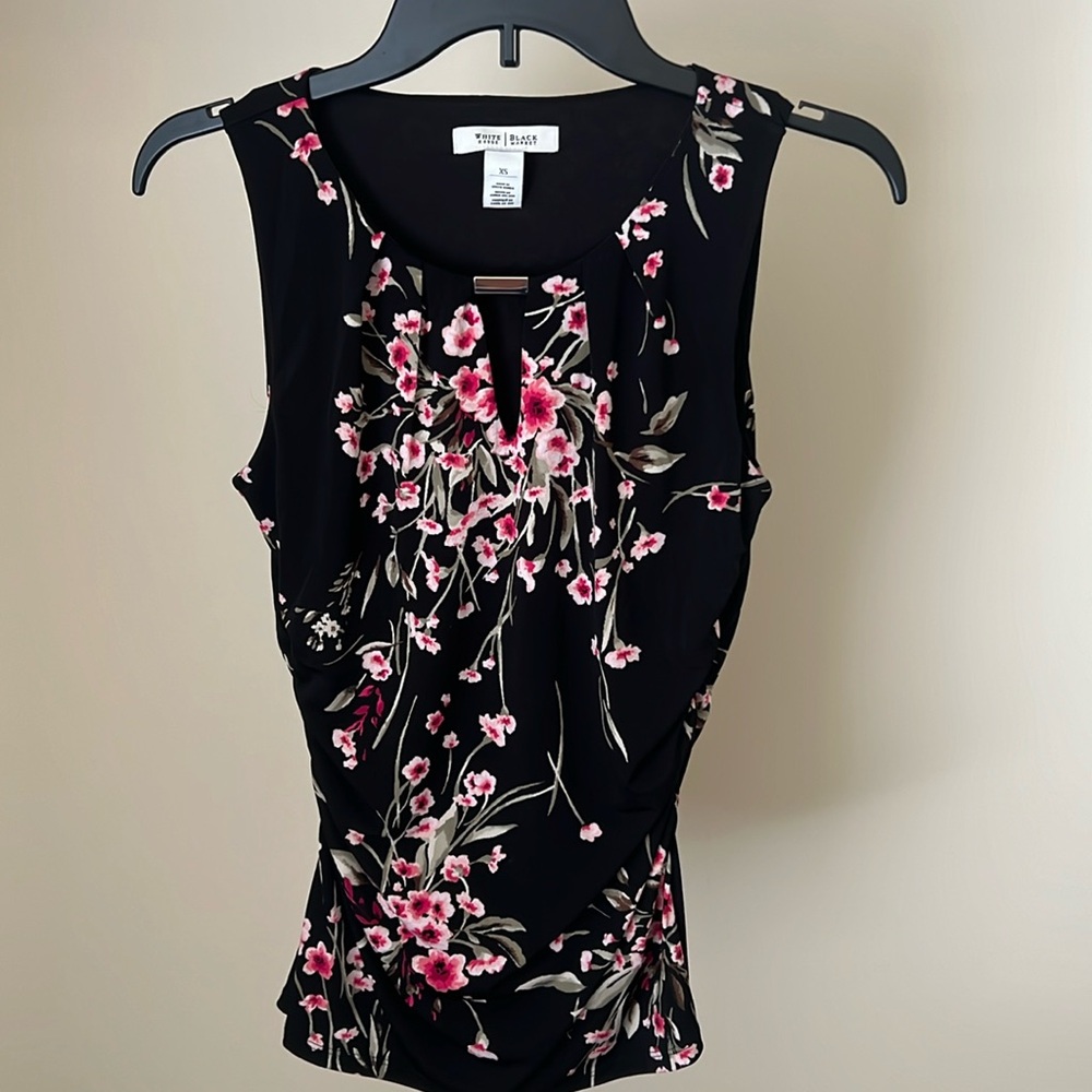 Whit House Black Market sleeveless blouse. XS